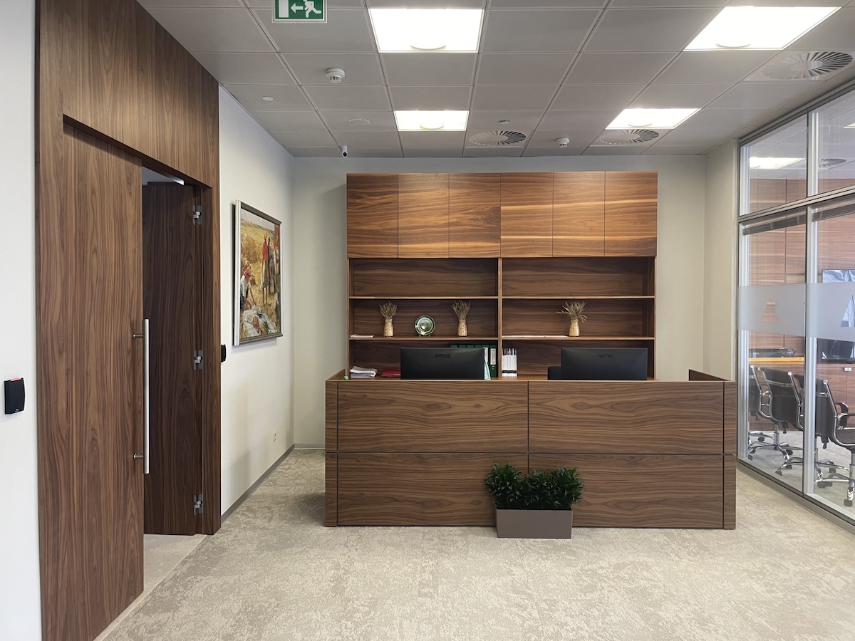 Стойки ресепшн — 1